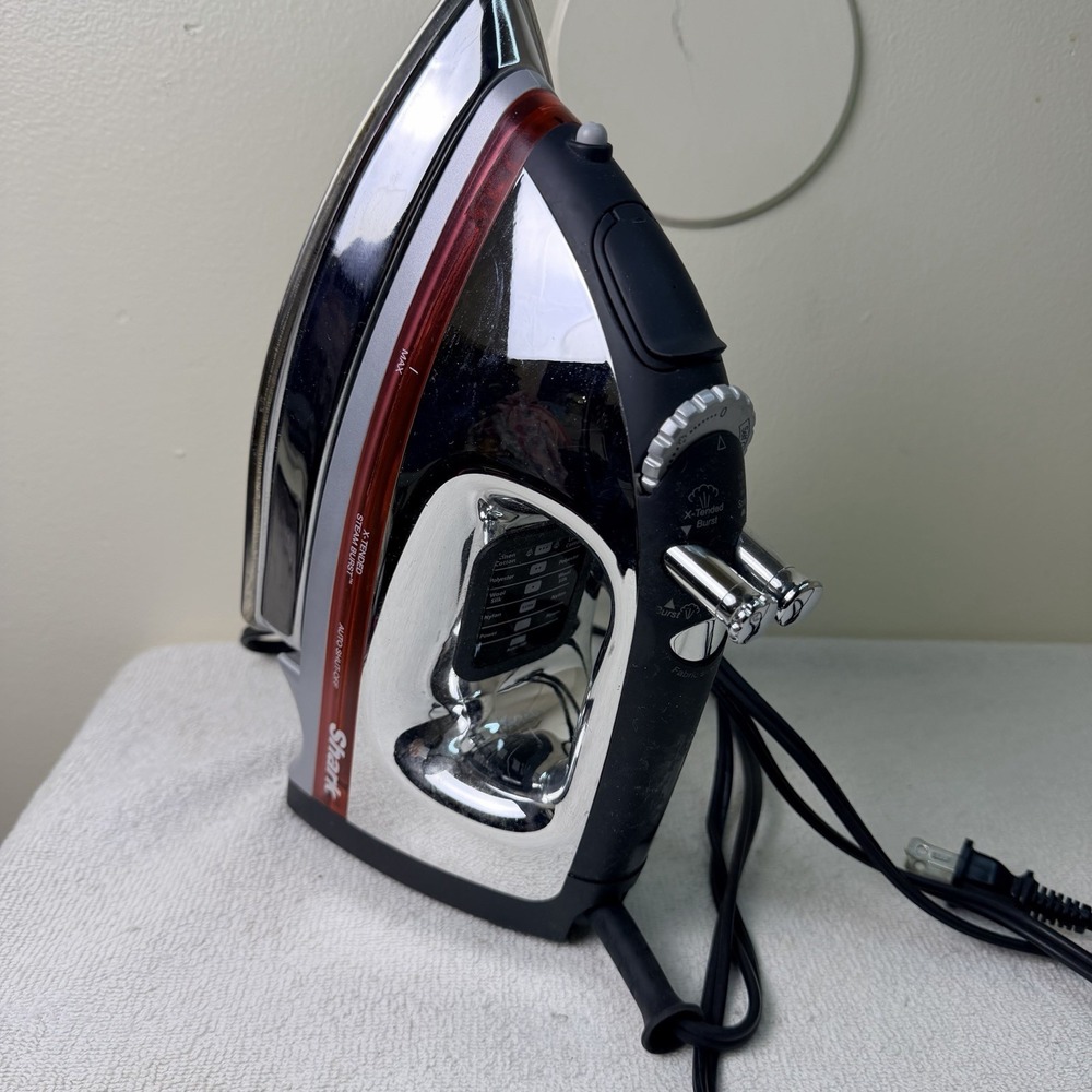 Shark Steam Iron Stainless Steel Soleplate Steam Burst Auto Shut-Off